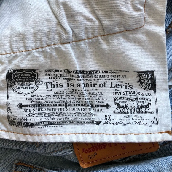 Levi Shorts - Picture 6 of 7